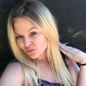 Meet your Posher, Alexis